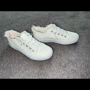Blow fish white sneakers
